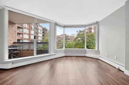 Breakfast Nook Photo of 313 950 Drake Street, Vancouver, BC