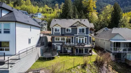 Swimming Pool Photo of 50473 Kingston Drive, Chilliwack, BC