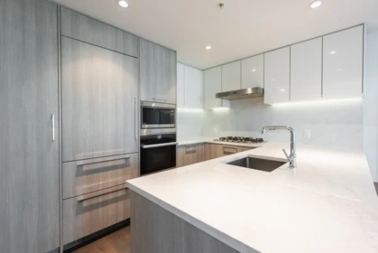 607 3280 Corvette Way, Richmond, BC, Richmond — Apartment/Condo for sale