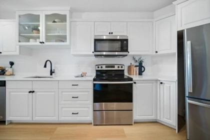 Guest Bathroom Photo of 422 12931 Railway Avenue, Richmond, BC