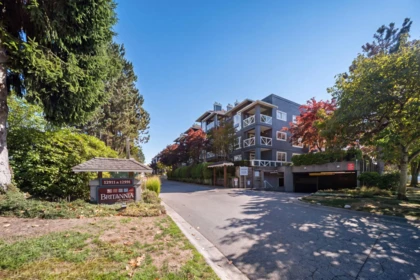 Swimming Pool Photo of 422 12931 Railway Avenue, Richmond, BC