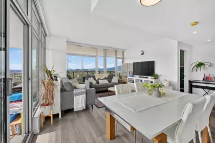 Kitchen Island Photo of 3606 1888 Gilmore Avenue, Burnaby, BC