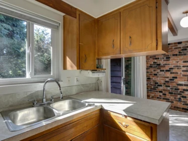 Walk-In Closet Photo of 3904 Westridge Avenue, West Vancouver, BC