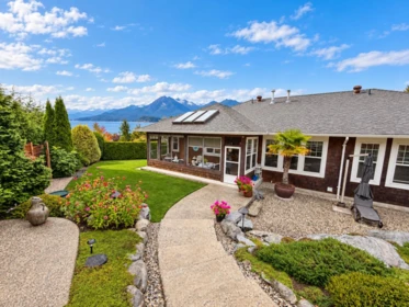 Breakfast Nook Photo of 6161 Highmoor Place, Sechelt, BC