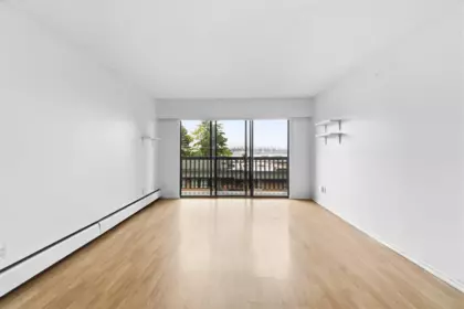 302 211 W 3rd Street, North Vancouver, BC, North Vancouver — Apartment/Condo for sale