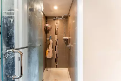 Hallway Photo of 905 2232 Douglas Road, Burnaby, BC