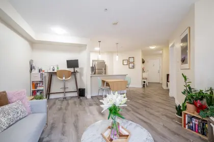 208 13555 Gateway Drive, Surrey, BC, Surrey — Apartment/Condo for sale