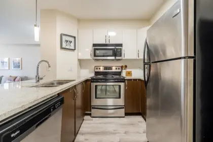 208 13555 Gateway Drive, Surrey, BC, Surrey — Apartment/Condo for sale