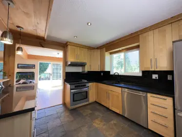 1100 Fernwood Road, Squamish, BC, Squamish — Single Family Residence for sale