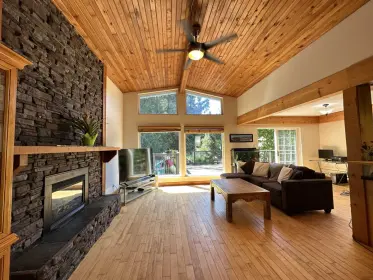1100 Fernwood Road, Squamish, BC, Squamish — Single Family Residence for sale