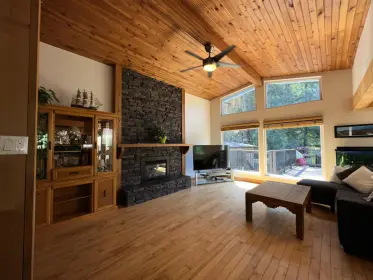 1100 Fernwood Road, Squamish, BC, Squamish — Single Family Residence for sale