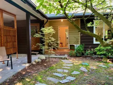 737 Maplewood Lane, Gibsons, BC, Gibsons — Single Family Residence for sale