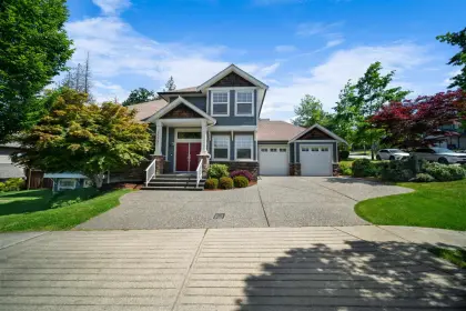 36551 Lester Pearson Way, Abbotsford, BC, Abbotsford — Single Family Residence for sale