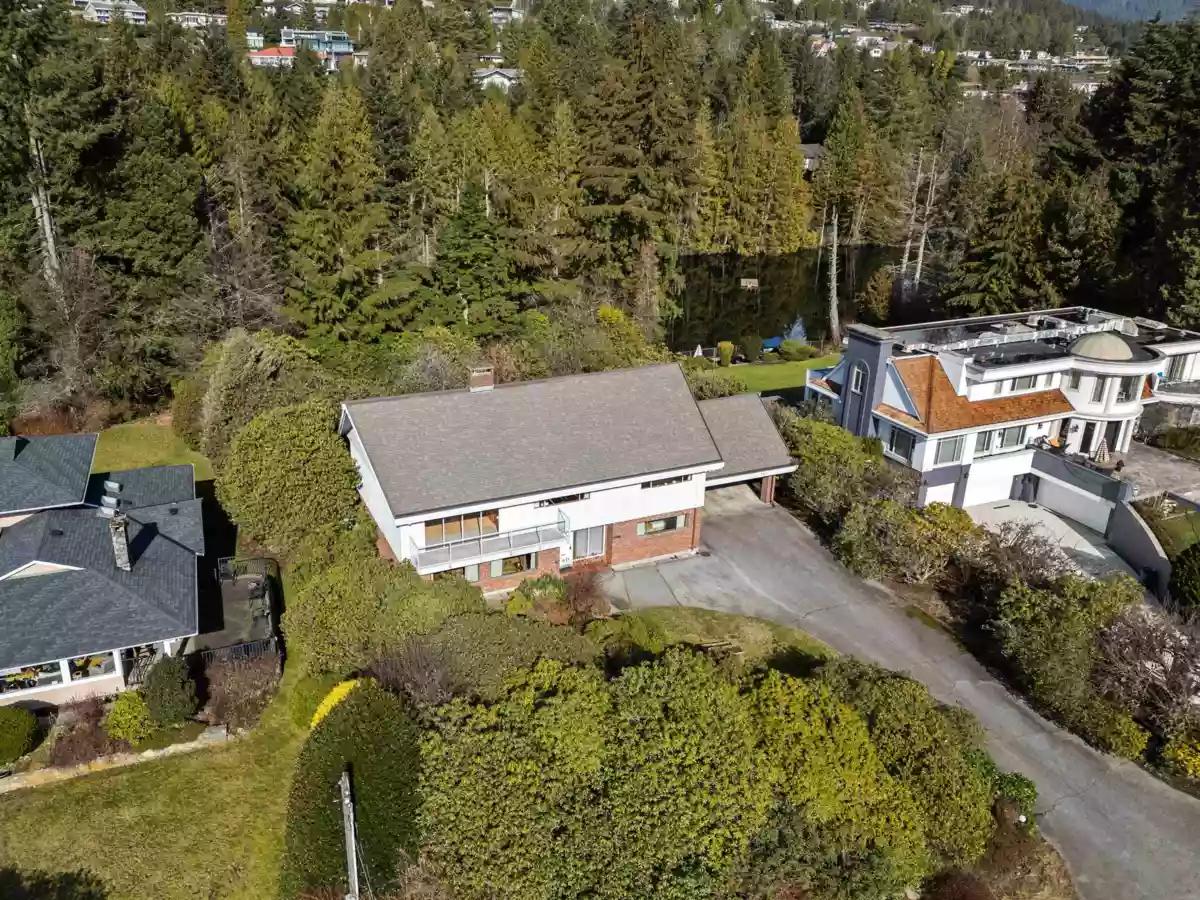 Living Room Photo of 945 Groveland Road, West Vancouver, BC