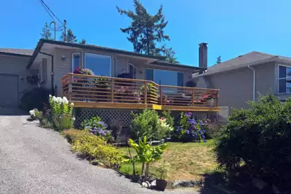 5448 Kensington Road, Sechelt, BC, Sechelt District — 3 bed single family residence for sale