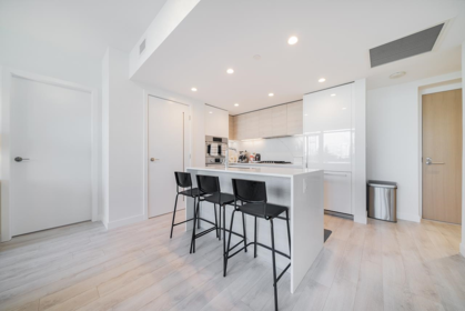 305 2085 Skyline Court, Burnaby, BC, Burnaby — Apartment/Condo for sale