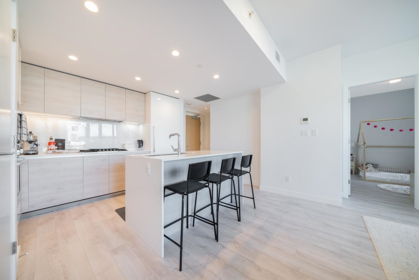 305 2085 Skyline Court, Burnaby, BC, Burnaby — Apartment/Condo for sale