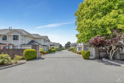 98 7955 122 Street, Surrey, BC, Surrey — Townhouse for sale