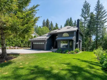 8309 Valley Drive, Whistler, BC, Whistler — Single Family Residence for sale