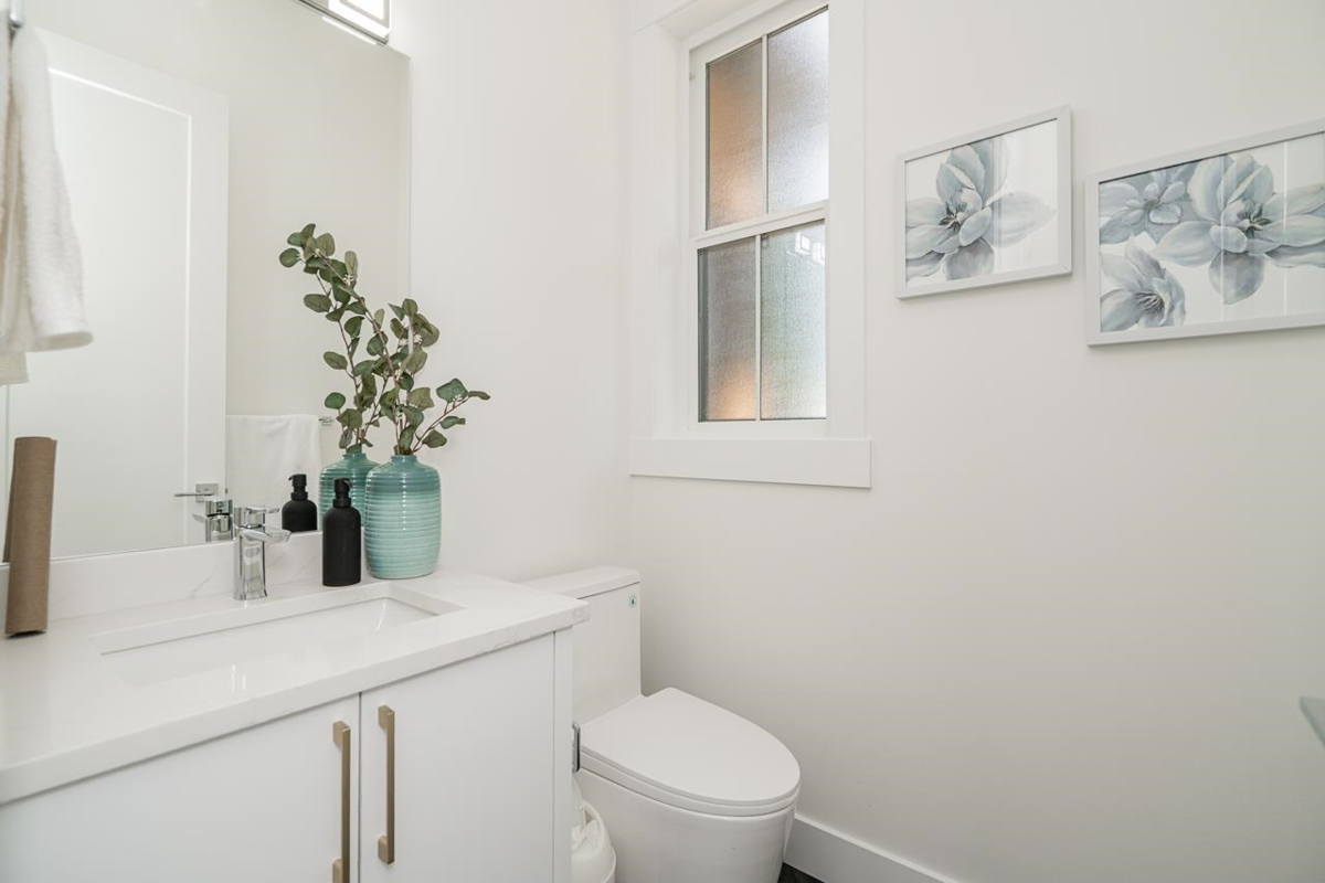 Living Room Photo of 20549 74b Avenue, Langley, BC