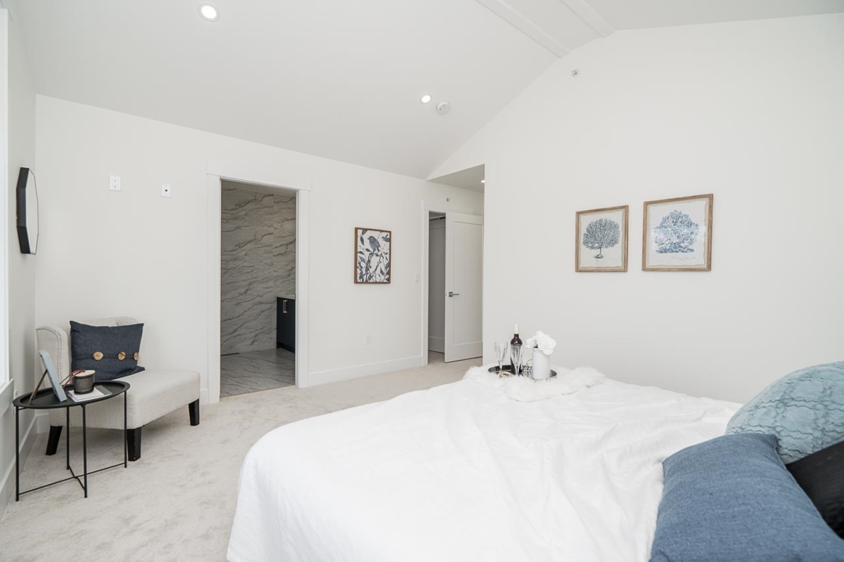 Powder Room Photo of 20549 74b Avenue, Langley, BC