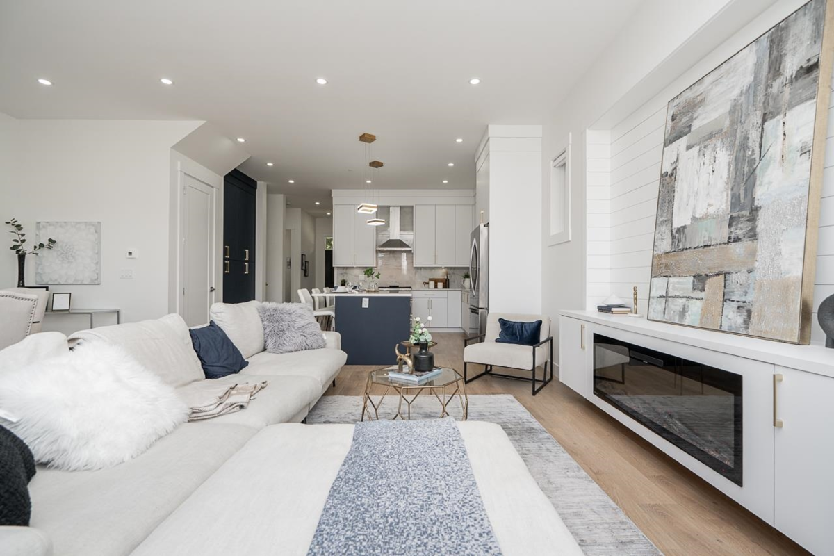 Walk-In Closet Photo of 20549 74b Avenue, Langley, BC