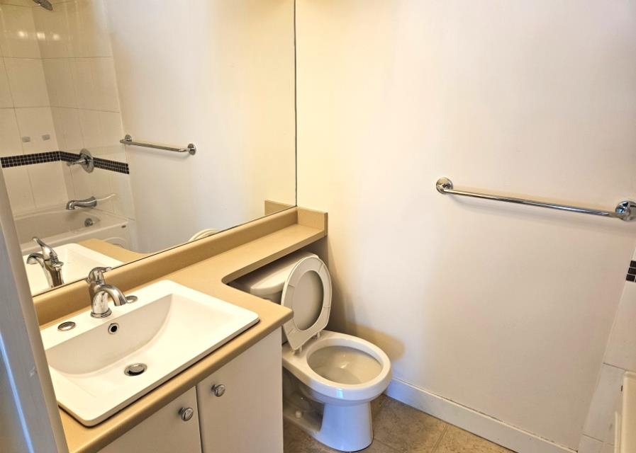 Kitchen Photo of 205 45567 Yale Road, Chilliwack, BC