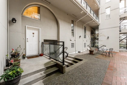 206 3 Renaissance Square, New Westminster, BC, New Westminster — Apartment/Condo for sale