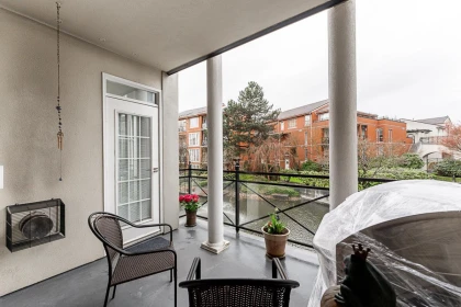 206 3 Renaissance Square, New Westminster, BC, New Westminster — Apartment/Condo for sale
