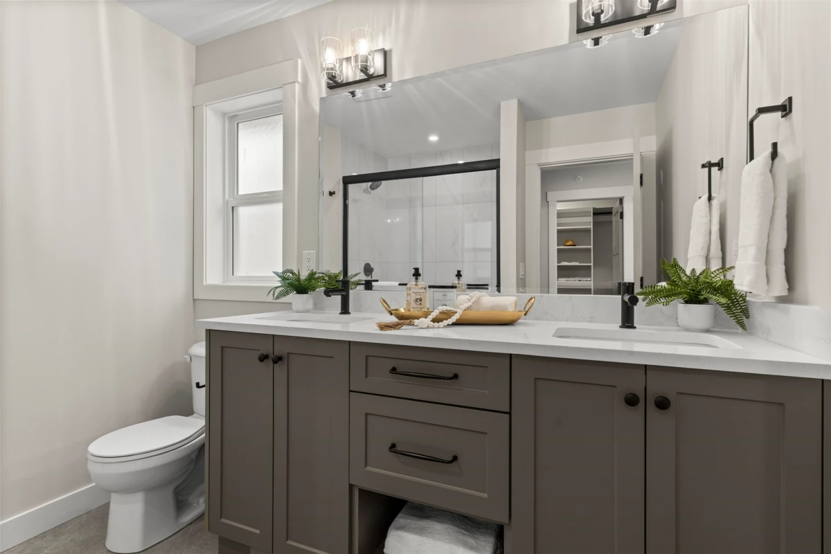 Entry Foyer Photo of 113 46211 Promontory Road, Chilliwack, BC