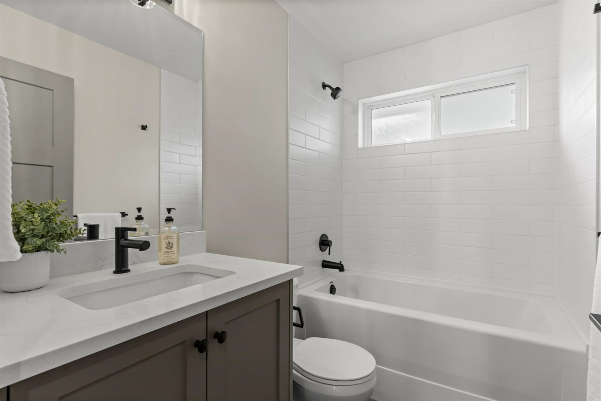 Guest Bathroom Photo of 113 46211 Promontory Road, Chilliwack, BC