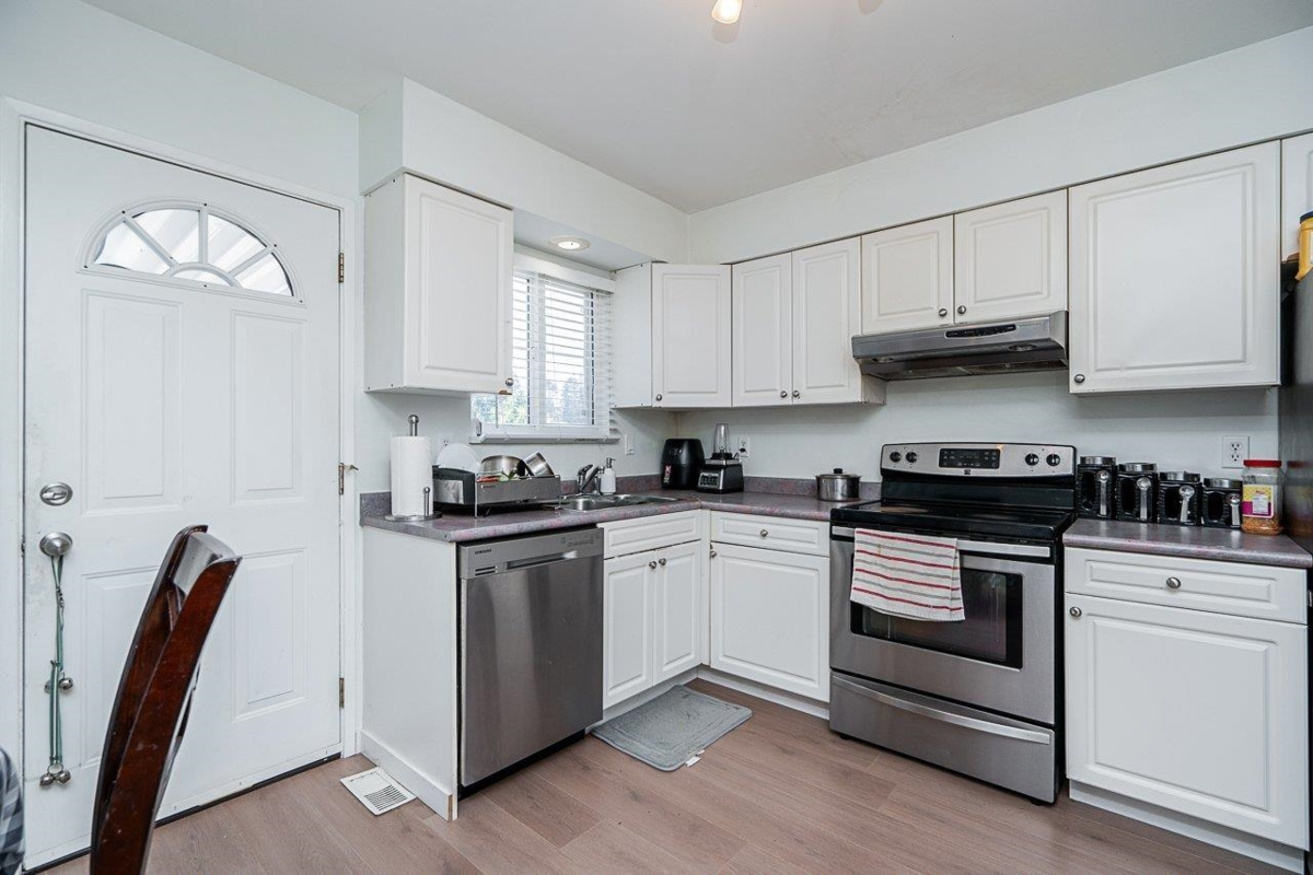 Breakfast Nook Photo of 13728 Blackburn Avenue, White Rock, BC