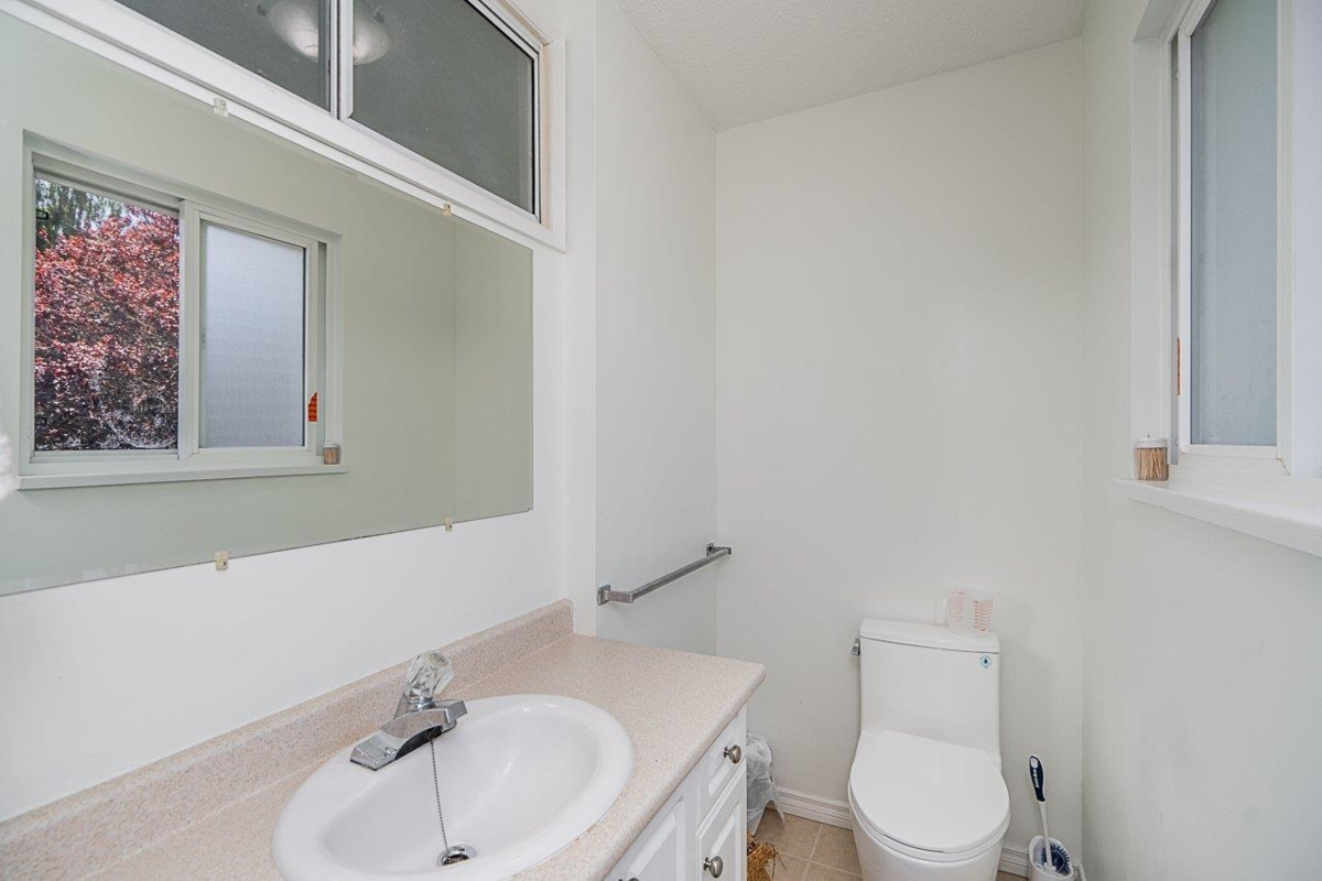 Entry Foyer Photo of 13728 Blackburn Avenue, White Rock, BC