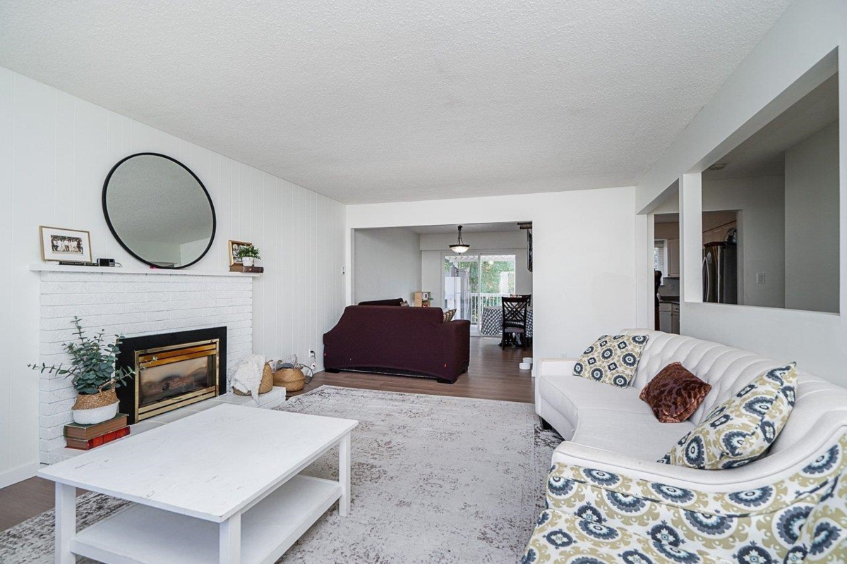 Kitchen Island Photo of 13728 Blackburn Avenue, White Rock, BC