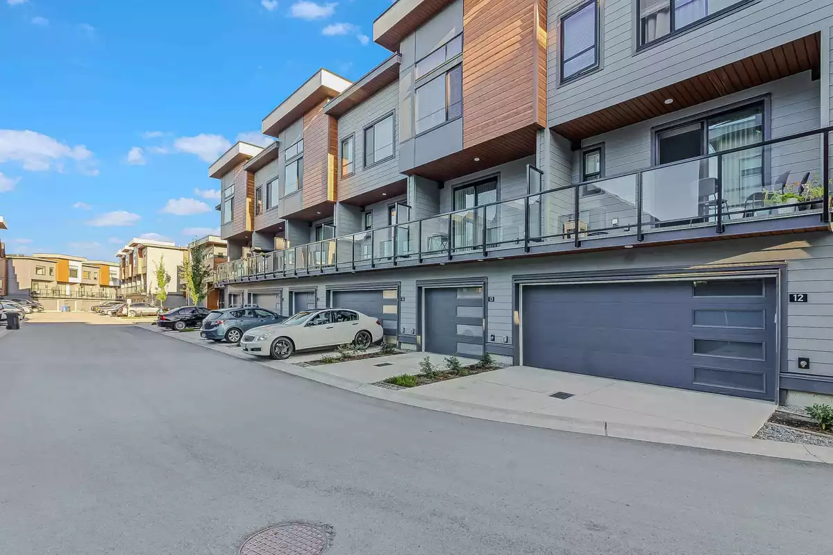 Exterior Front Photo of 14 30530 Cardinal Avenue, Abbotsford, BC