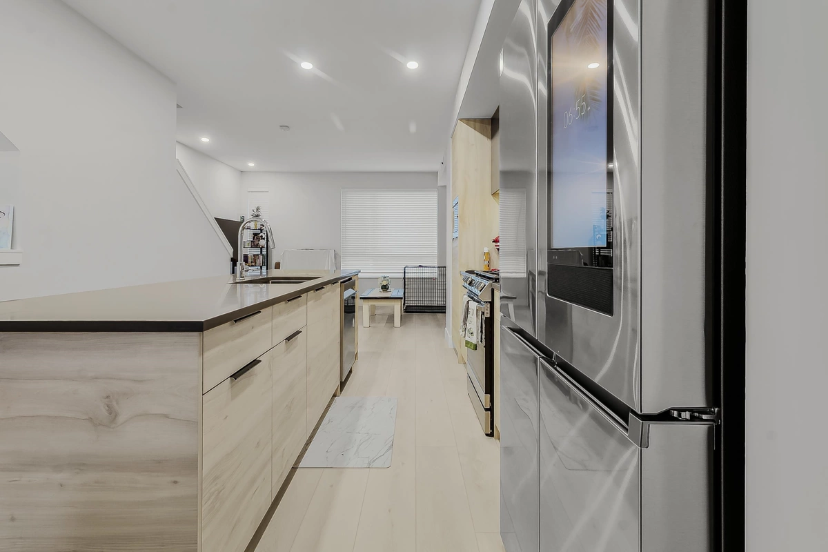 Living Room Photo of 14 30530 Cardinal Avenue, Abbotsford, BC