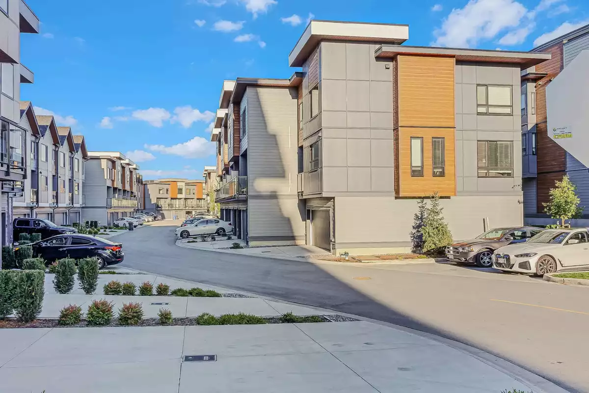 Powder Room Photo of 14 30530 Cardinal Avenue, Abbotsford, BC