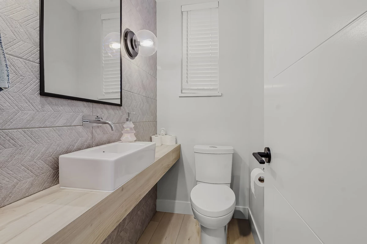 Primary Bathroom Photo of 14 30530 Cardinal Avenue, Abbotsford, BC