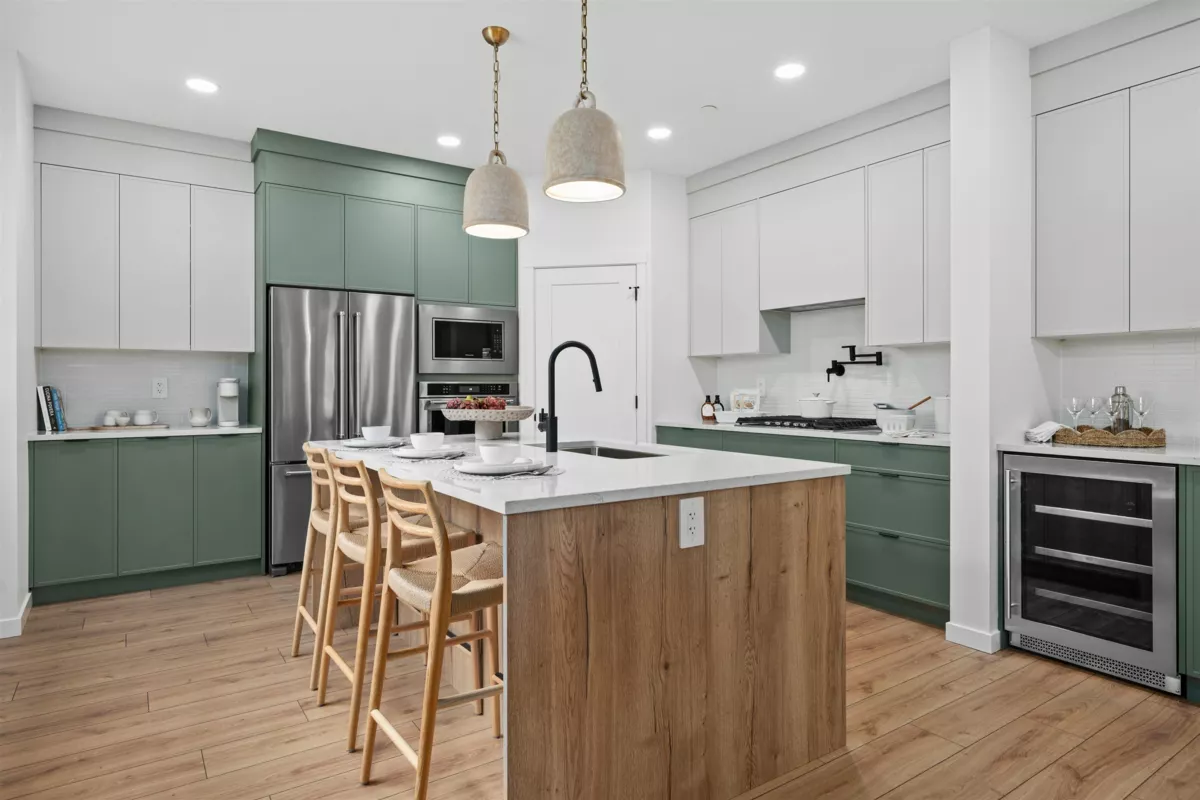 Family Room Photo of 11001 250a Street, Maple Ridge, BC