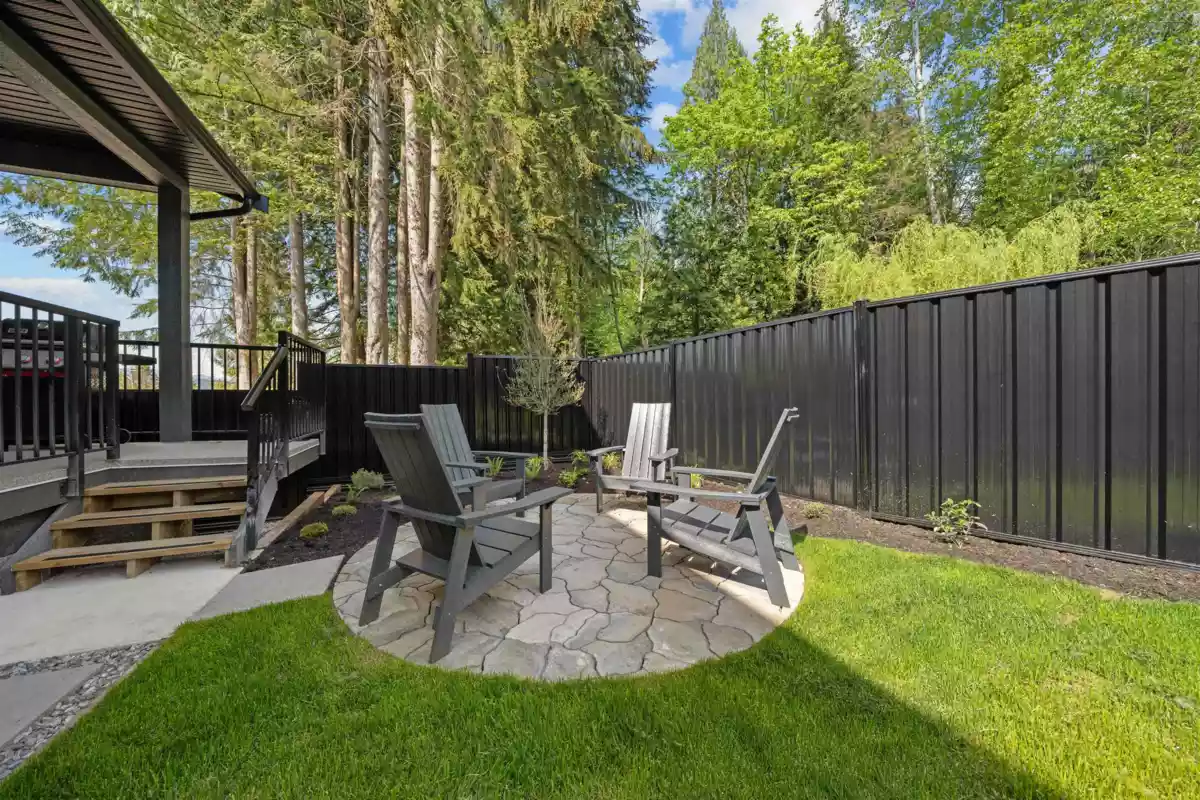 Kitchen Island Photo of 11001 250a Street, Maple Ridge, BC