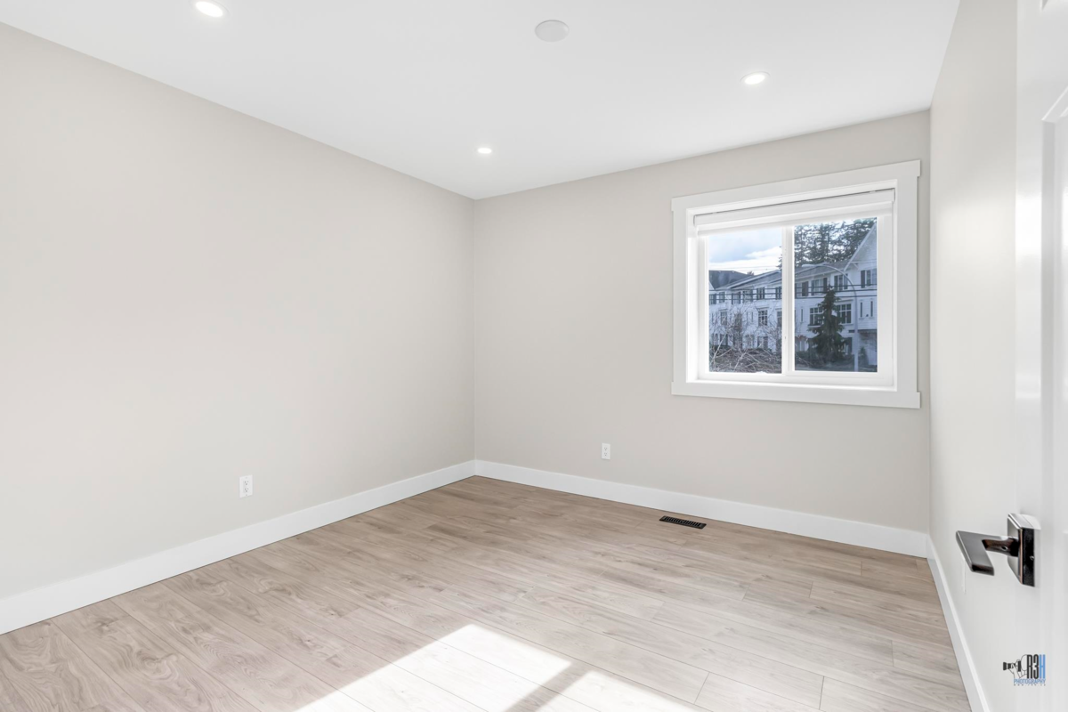 Breakfast Nook Photo of 15285 28 Avenue, Surrey, BC