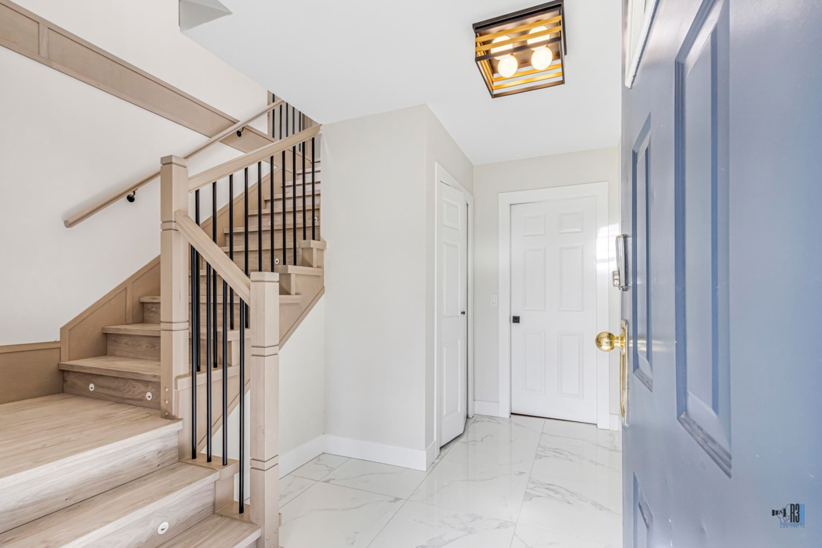 Guest Bathroom Photo of 15285 28 Avenue, Surrey, BC