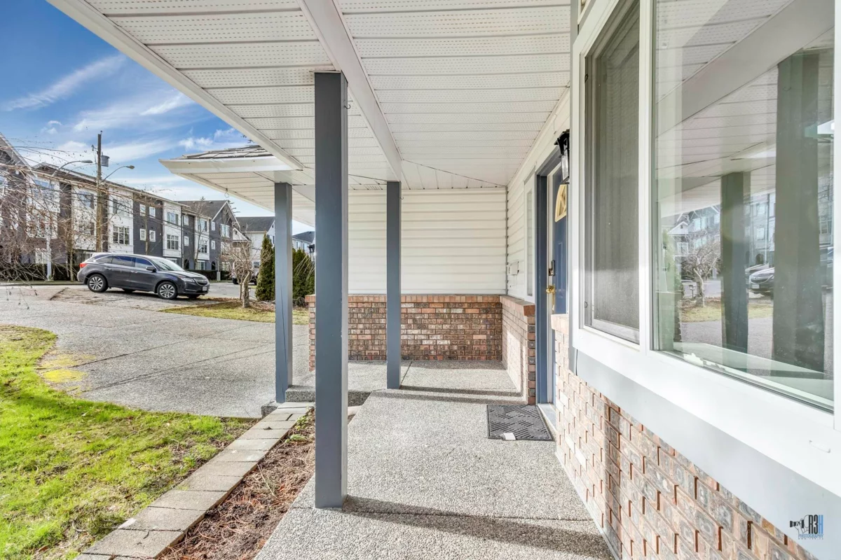 Powder Room Photo of 15285 28 Avenue, Surrey, BC