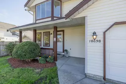 18638 59 Avenue, Surrey, BC, Surrey — Single Family Residence for sale