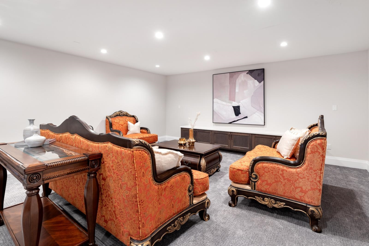 Hot Tub / Spa Photo of 1393 Greenbriar Way, North Vancouver, BC