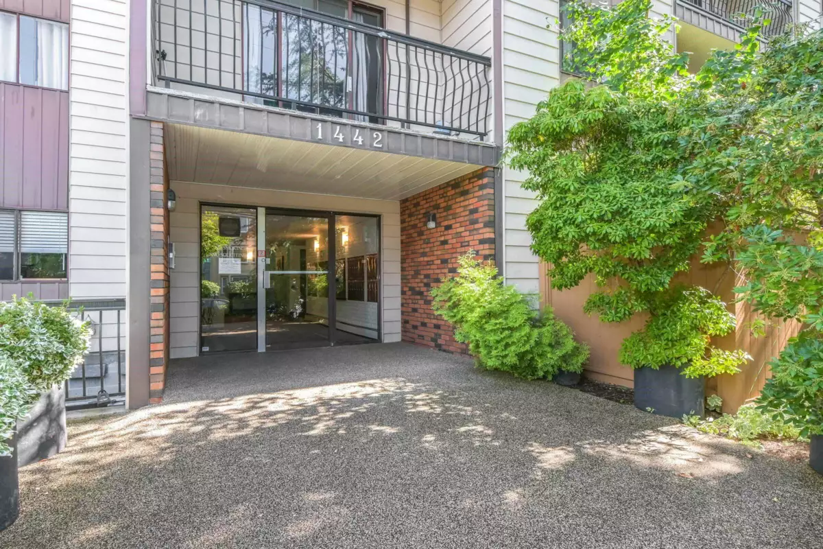 Living Room Photo of 302 1442 Blackwood Street, White Rock, BC