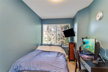 Guest Bathroom Photo of 38 15355 26 Avenue, Surrey, BC