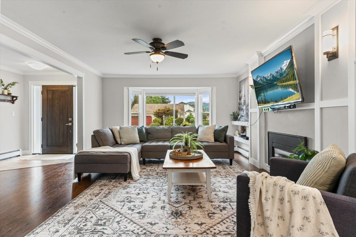 Kitchen Island Photo of 5855 Carter Road, Chilliwack, BC