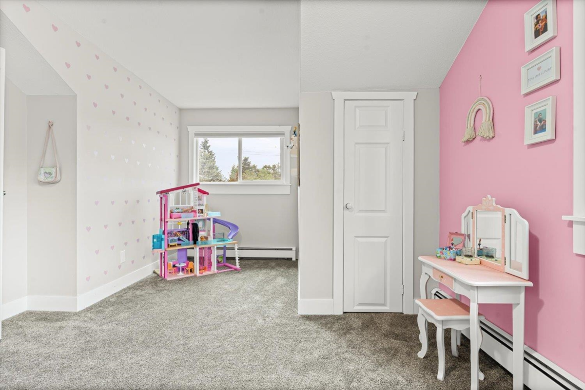 Laundry Room Photo of 5855 Carter Road, Chilliwack, BC