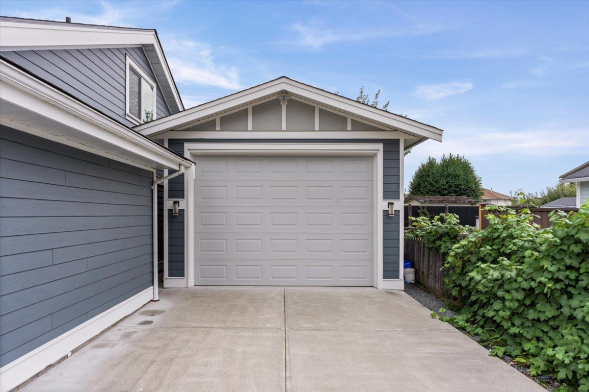 Living Room Photo of 5855 Carter Road, Chilliwack, BC